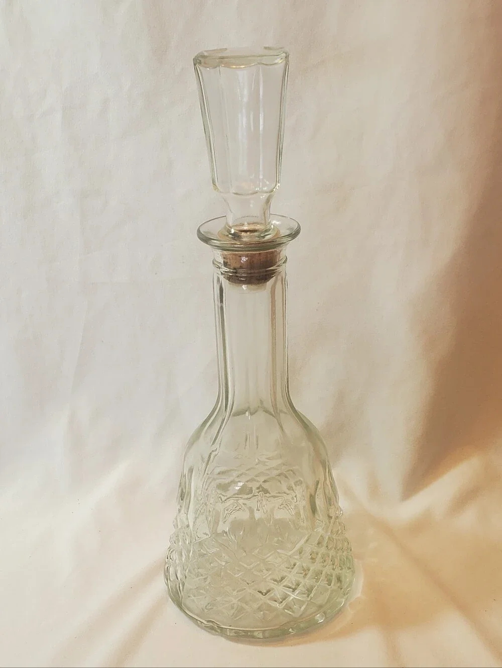 Mogen David Vtg 1981 Clear Cut-Glass Decanter W/Stopper Diamond Pattern MD1981